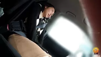 DLEE-769 07 Shameful pee leak in front of a friend. Wet incident between girlfriends inside the car.