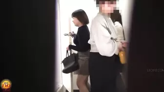 DLEE-771 02 Girls barely holding their pee while waiting by the toilet door. VOL. 5