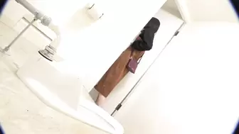 DLEE-771 04 Girls barely holding their pee while waiting by the toilet door. VOL. 5