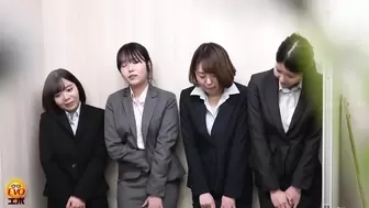 DLEE-771 06 Girls barely holding their pee while waiting by the toilet door. VOL. 5