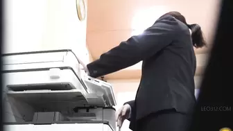 DLEE-777 02 Office lady’s slight leak and emergency toilet rush.