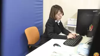 DLEE-777 03 Office lady’s slight leak and emergency toilet rush.