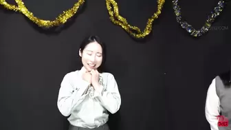 DLFF-669 04 Pee-holding matches: schoolgirl vs office lady.