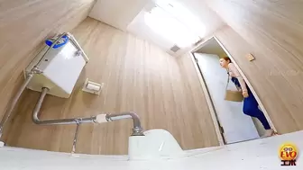 DLEE-775 02 Public toilet hidden camera: women jumping inside the toilet and popping the cork of urine champagne. VOL. 2