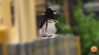 DLEE-775 03 Public toilet hidden camera: women jumping inside the toilet and popping the cork of urine champagne. VOL. 2