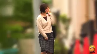 DLEE-775 03 Public toilet hidden camera: women jumping inside the toilet and popping the cork of urine champagne. VOL. 2