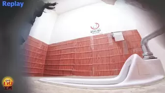 DLEE-775 03 Public toilet hidden camera: women jumping inside the toilet and popping the cork of urine champagne. VOL. 2