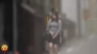 DLEE-775 04 Public toilet hidden camera: women jumping inside the toilet and popping the cork of urine champagne. VOL. 2