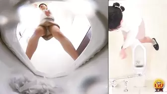 DLEE-775 05 Public toilet hidden camera: women jumping inside the toilet and popping the cork of urine champagne. VOL. 2