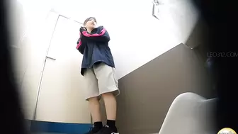 DLSL-630 04 School rumor: peeing feels so good the longer you hold it in!