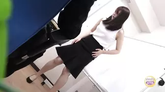 DLSL-629 02 New office lady wets herself at a meeting after her drink was mixed with diuretics.