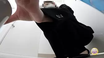 DLSL-629 03 New office lady wets herself at a meeting after her drink was mixed with diuretics.