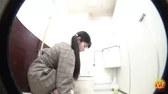 DLEE-754 03 Hidden camera: women doing urine test in hospital toilet.