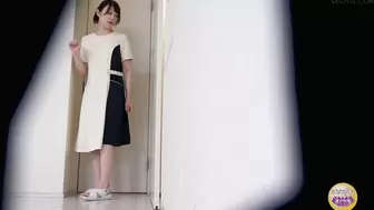 DLSL-632 01 New female beautician can’t hold it in any longer and pees herself.