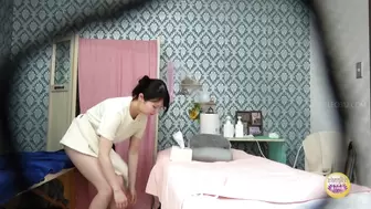 DLSL-632 01 New female beautician can’t hold it in any longer and pees herself.