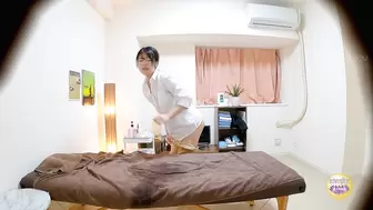 DLSL-632 04 New female beautician can’t hold it in any longer and pees herself.