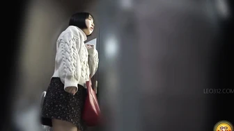 DLEE-749 04 Hidden camera footage of a girls’ toilet without a door. Shameful peeing!