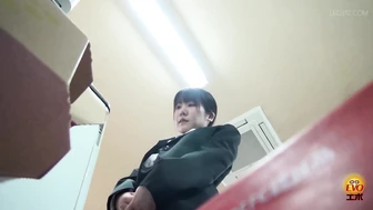 DLEE-776 05 She found a hidden camera inside the toilet but she could not stop peeing! VOL. 2