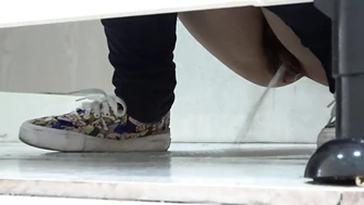 High School Girls Peeing 3