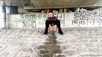 Naomi Bennet - Pissing Scene