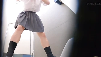 DLEE-793 05 Sudden urination urge on the way to school: schoolgirls rushing to the toilet with pre-pee drips.