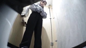 Womens Toilet in an Elite Nightclub 11