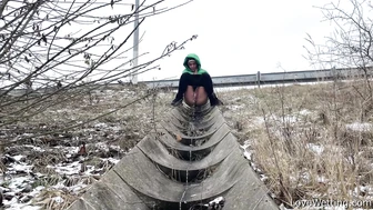 Naomi Bennet - Pissing Scene