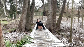 Naomi Bennet - Pissing Scene