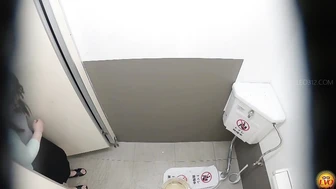 DLEE-798 06 Toilet blocked with a bucket option. What will women do? VOL. 2