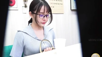 DLSL-640 01 Erotic model photoshoot: leaks and big urinations.