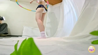 DLSL-640 05 Erotic model photoshoot: leaks and big urinations.