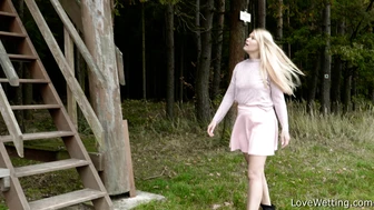 Izzy Delphine - Pissing scene