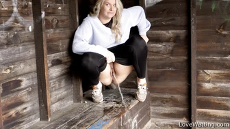 Nikki - Pissing scene