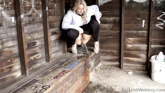 Nikki - Pissing scene