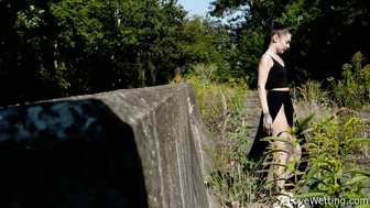 Chloe Heart - Pissing scene