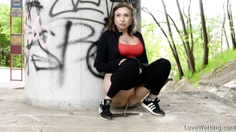 Julia Smile - Pissing scene