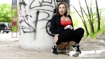 Julia Smile - Pissing scene