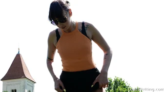 Joana Intense - Pissing scene