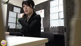 DLSL-639 02 Hidden camera call center. No leaving! Peeing while dealing with a complaint.