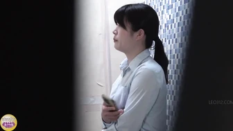 DLSL-639 06 Hidden camera call center. No leaving! Peeing while dealing with a complaint.