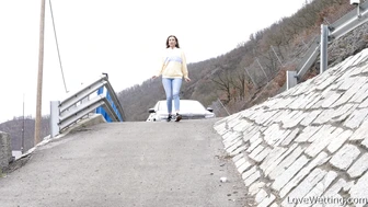 Julia Smile - Pissing scene