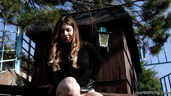 Marika Labella - Pissing scene