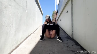 Naomi Bennet - Pissing scene