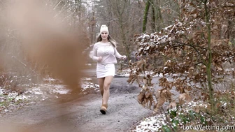 Naomi Bennet - Pissing Scene