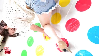 DLFF-441 02 Pee Holding Photography Session: Overcoming Various Challenges