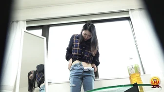 DLEE-531 06 Hidden Camera: The Failures of Graceful Women - Inappropriate Massive Pee Leaks 3