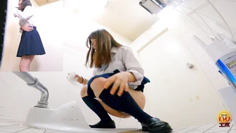 DLEE-809 02 On-Campus Hidden Filming - Schoolgirls Line Super Peeing 2