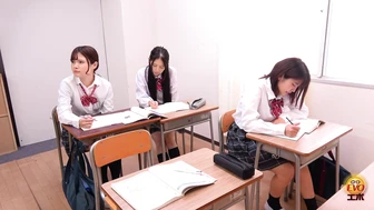 DLEE-809 03 On-Campus Hidden Filming - Schoolgirls Line Super Peeing 2