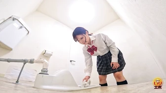 DLEE-809 03 On-Campus Hidden Filming - Schoolgirls Line Super Peeing 2