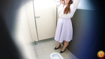 DLEE-804 03 Covert photography: Office workers way of relieving stress! Naked peeing in the company restroom